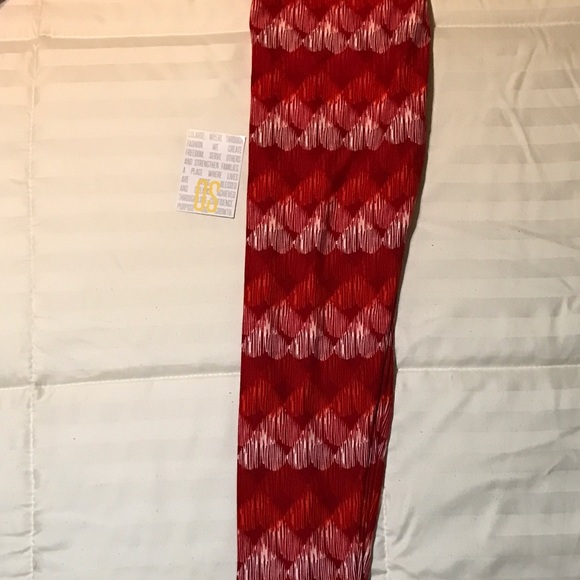Clearance! Buy today! Lularoe VALENTINES leggings - Picture 3 of 4